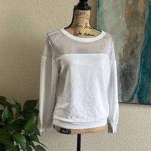 H&M Sweater
Excellent conditions. H&M tag removed. Size M. 
Color white 
# 299